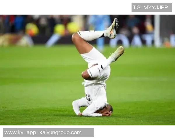 姆巴佩全场表现抢眼成功过人和对抗均为最高评分达到73